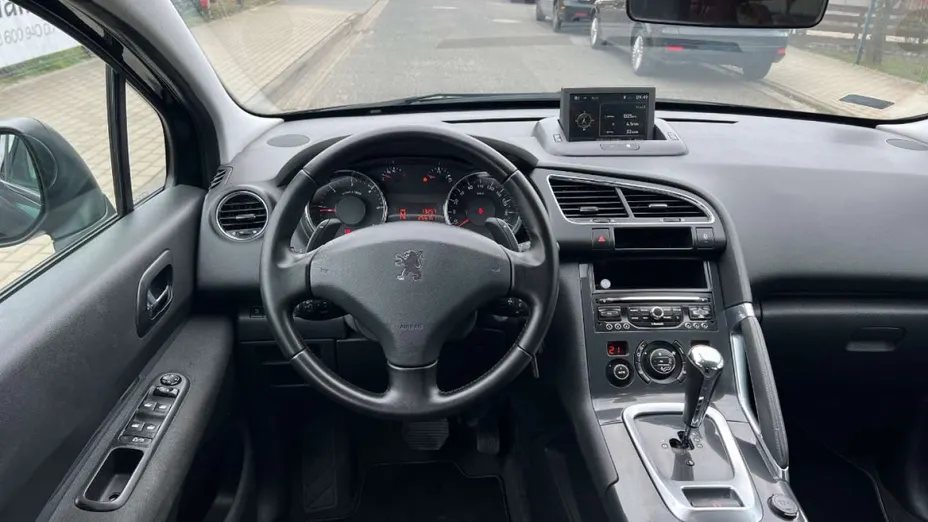 PEUGEOT 3008 -