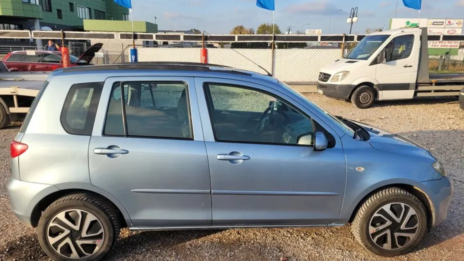 MAZDA 2 -