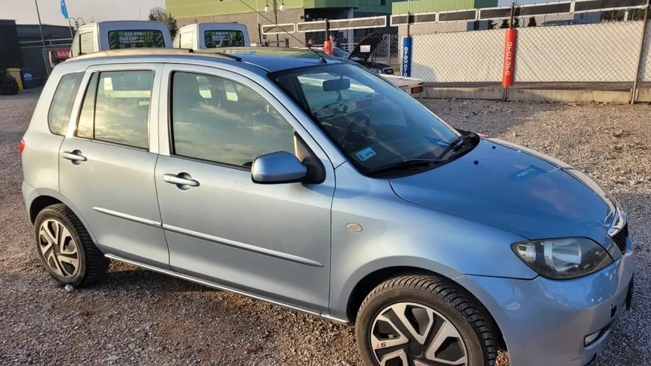 MAZDA 2 -