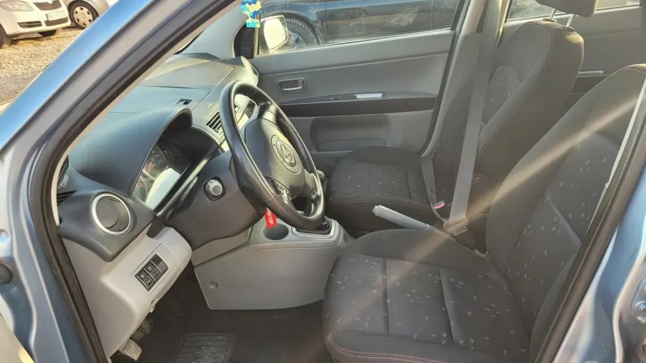 MAZDA 2 -