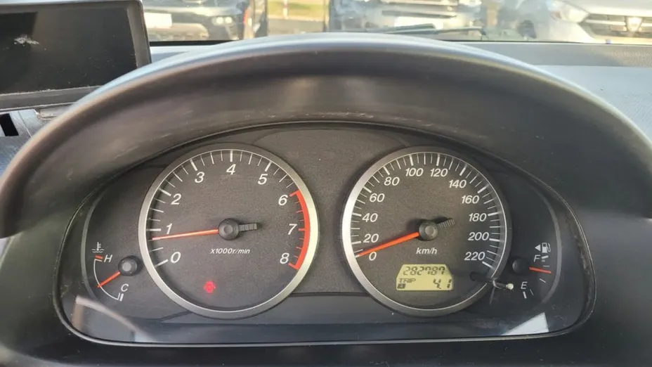 MAZDA 2 -