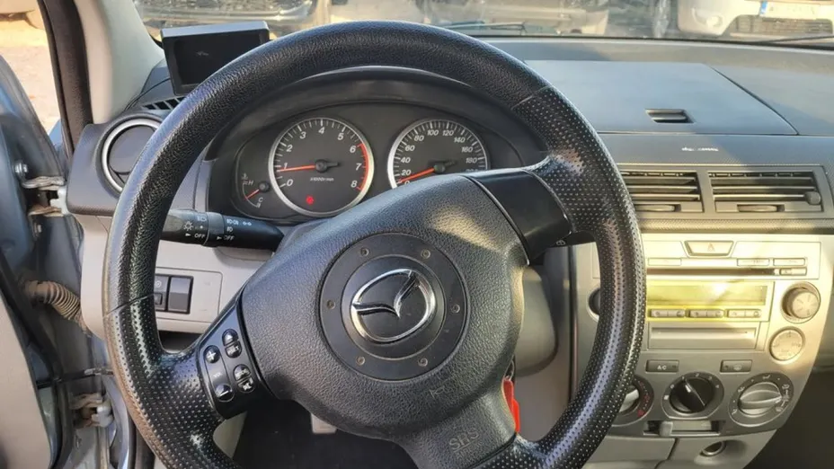 MAZDA 2 -