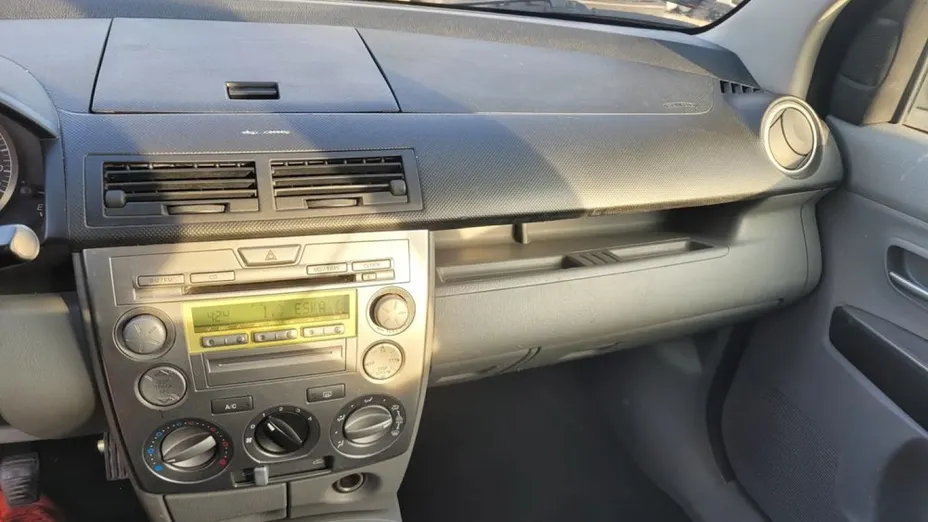 MAZDA 2 -