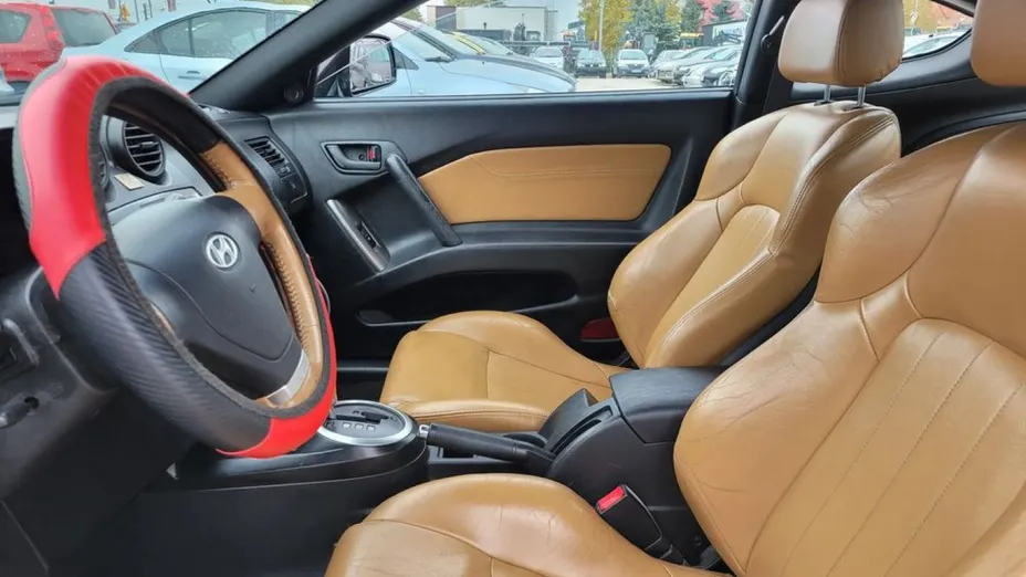 HYUNDAI Coupe -