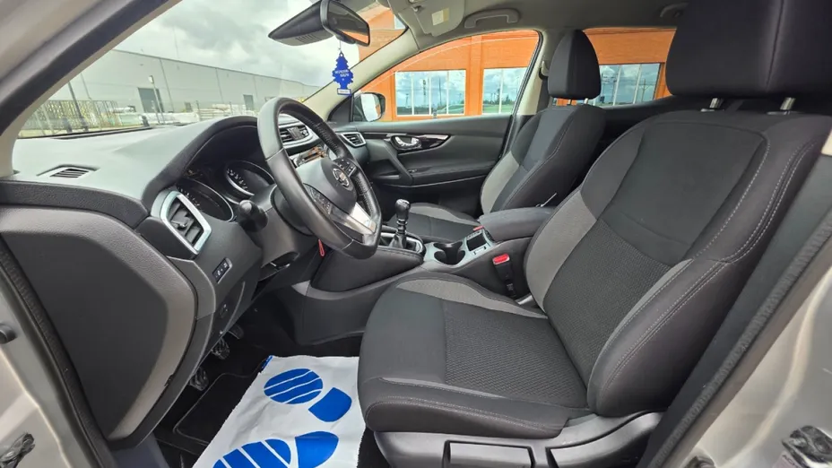 NISSAN Qashqai -