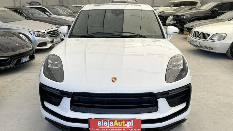 PORSCHE Macan -