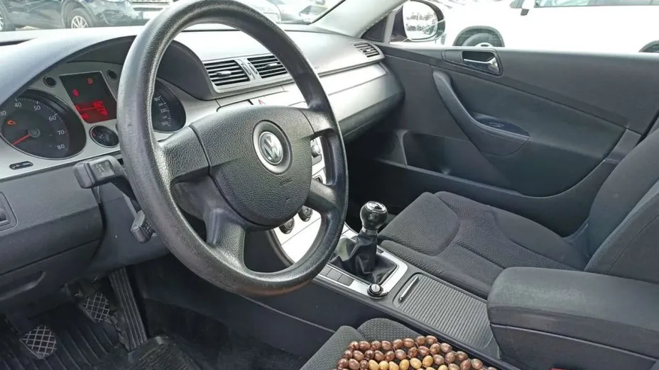 VOLKSWAGEN Passat -