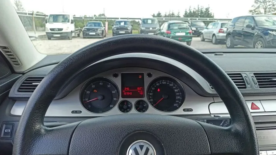 VOLKSWAGEN Passat -