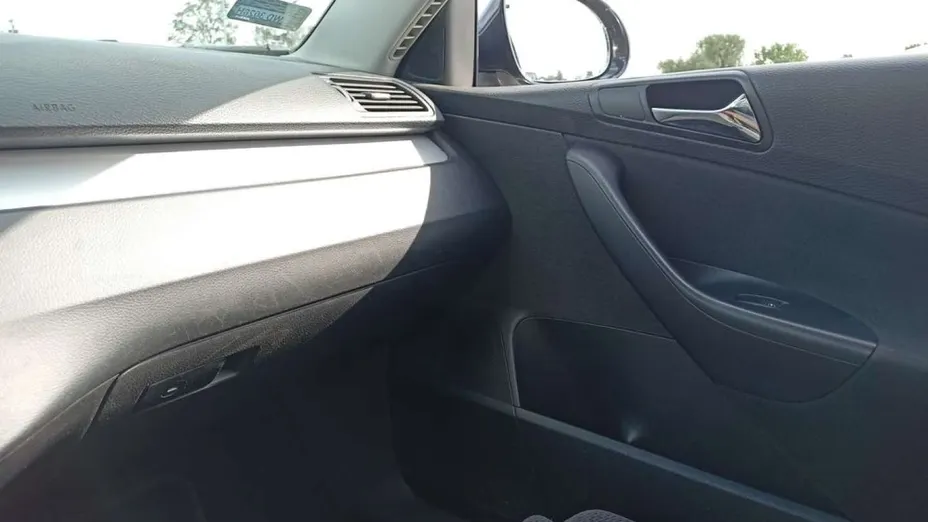 VOLKSWAGEN Passat -