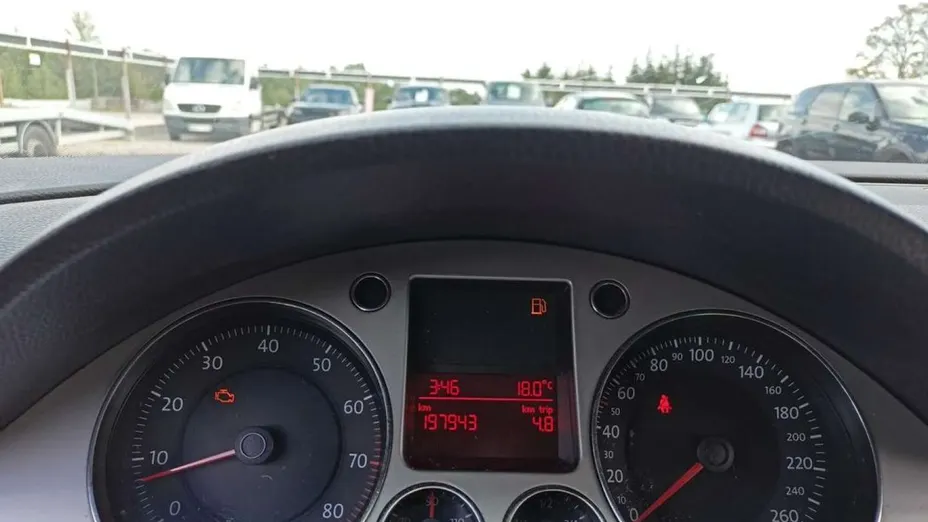 VOLKSWAGEN Passat -