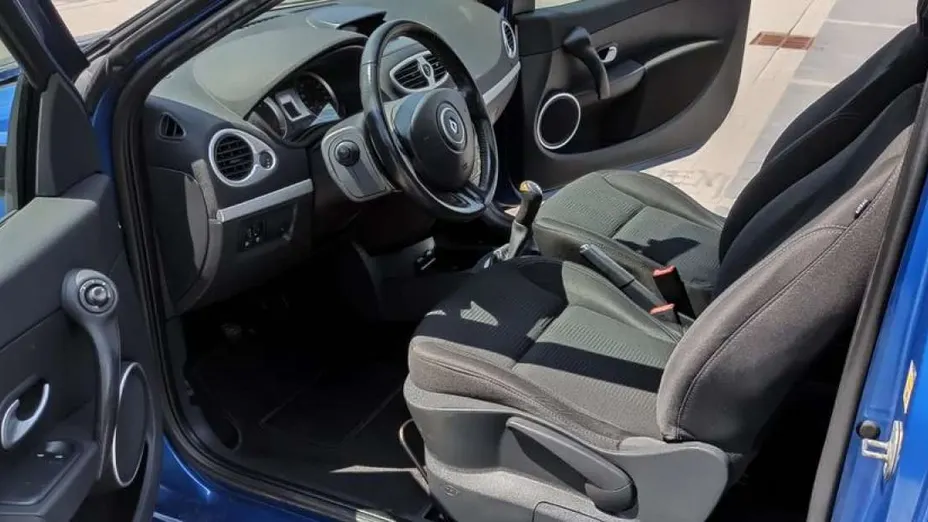 RENAULT Clio -