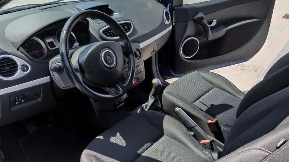 RENAULT Clio -