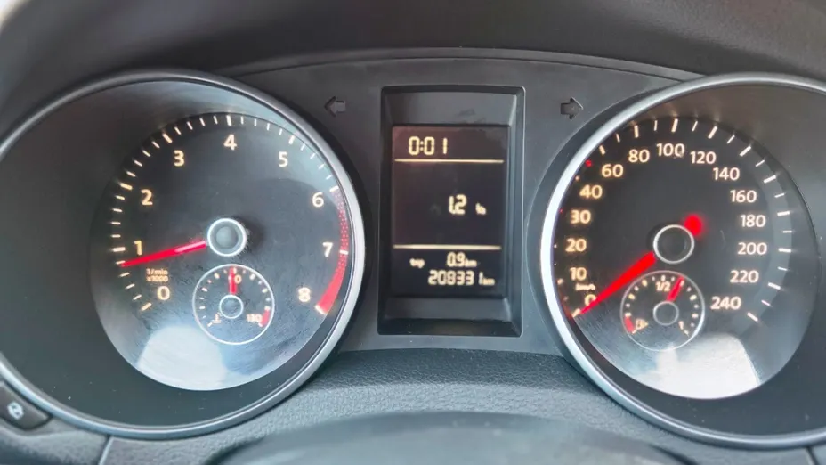 VOLKSWAGEN Golf -