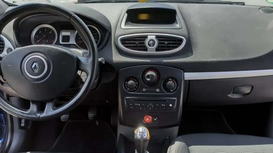 RENAULT Clio -