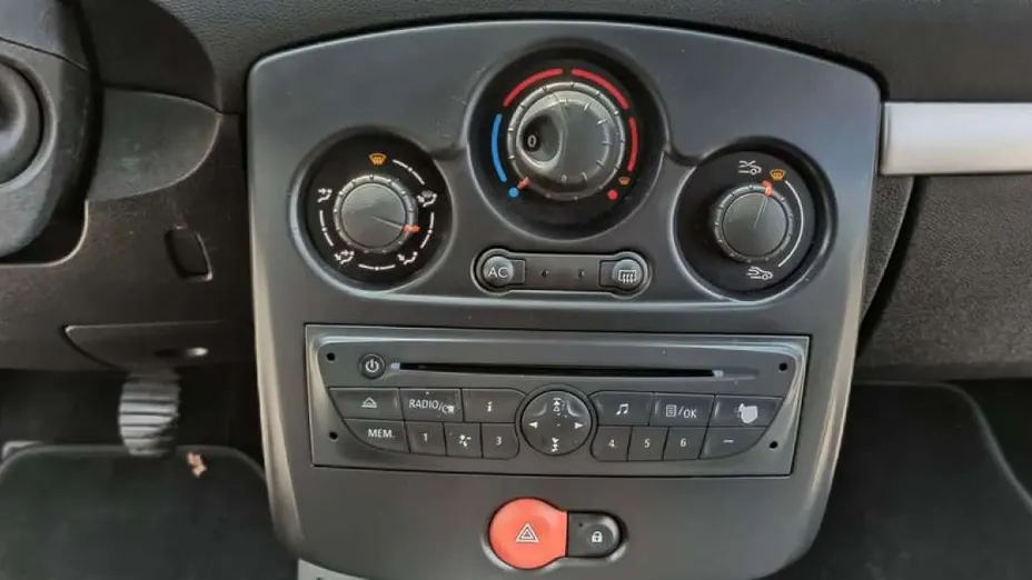 RENAULT Clio -