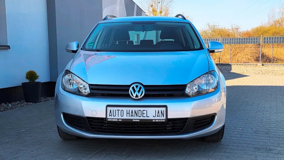 VOLKSWAGEN Golf -