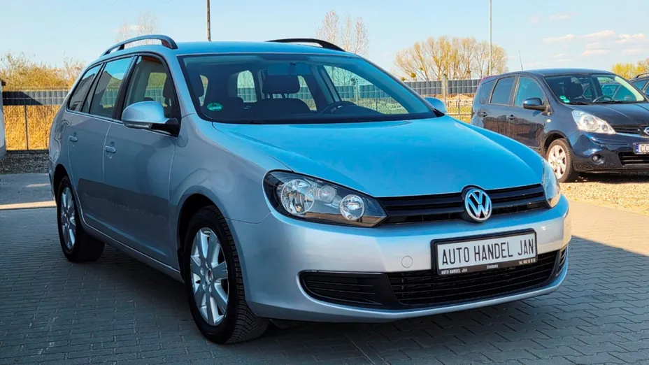 VOLKSWAGEN Golf -