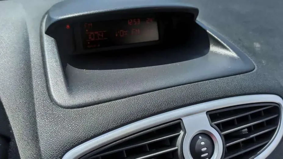 RENAULT Clio -