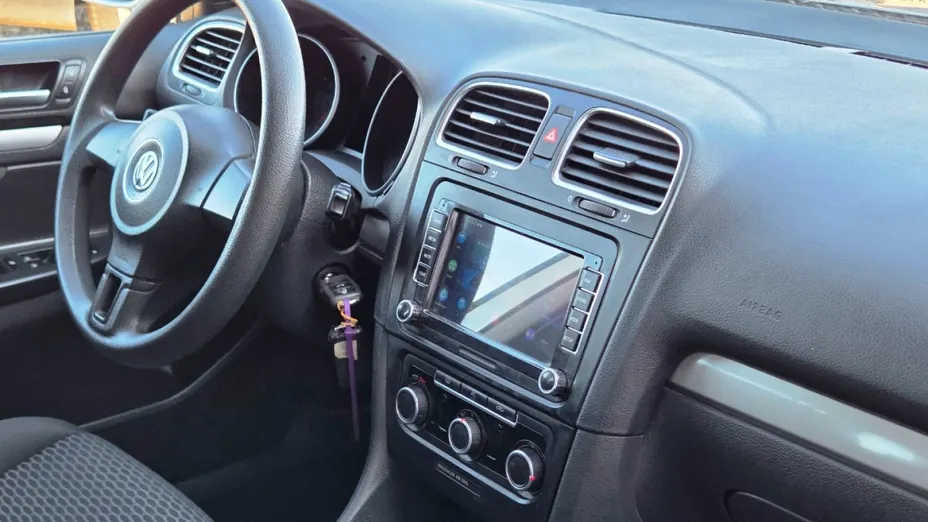 VOLKSWAGEN Golf -