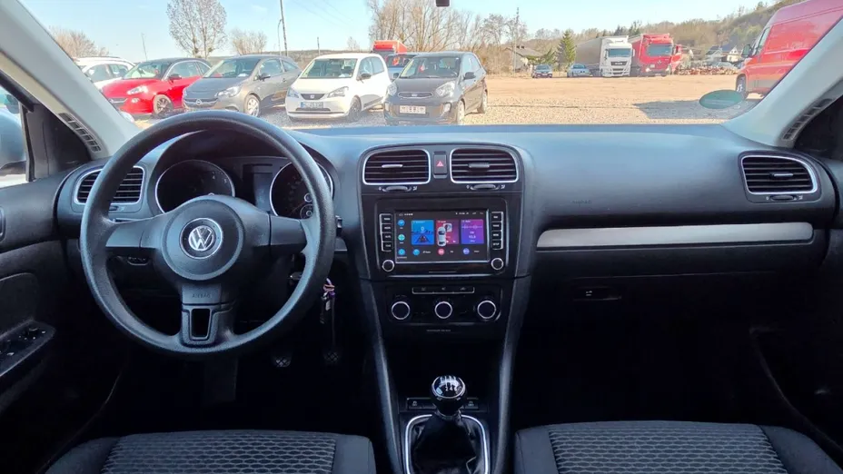 VOLKSWAGEN Golf -