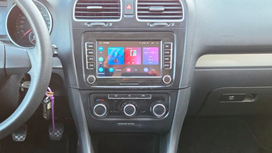 VOLKSWAGEN Golf -