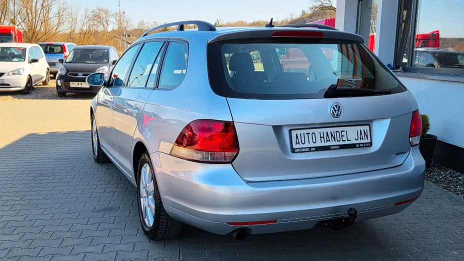 VOLKSWAGEN Golf -