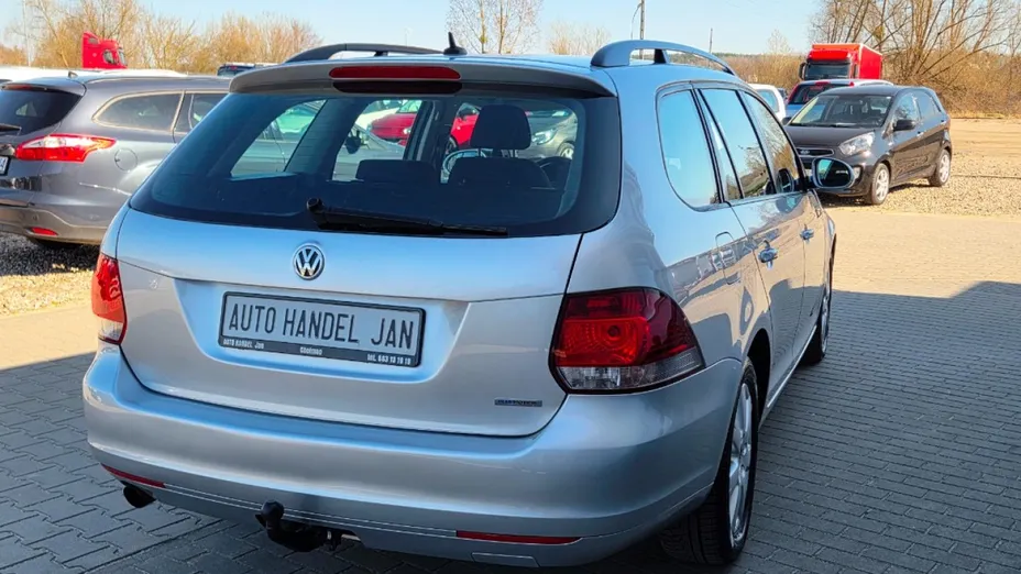 VOLKSWAGEN Golf -