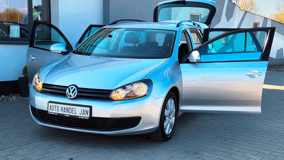VOLKSWAGEN Golf -