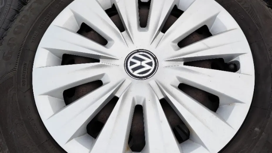 VOLKSWAGEN Golf -