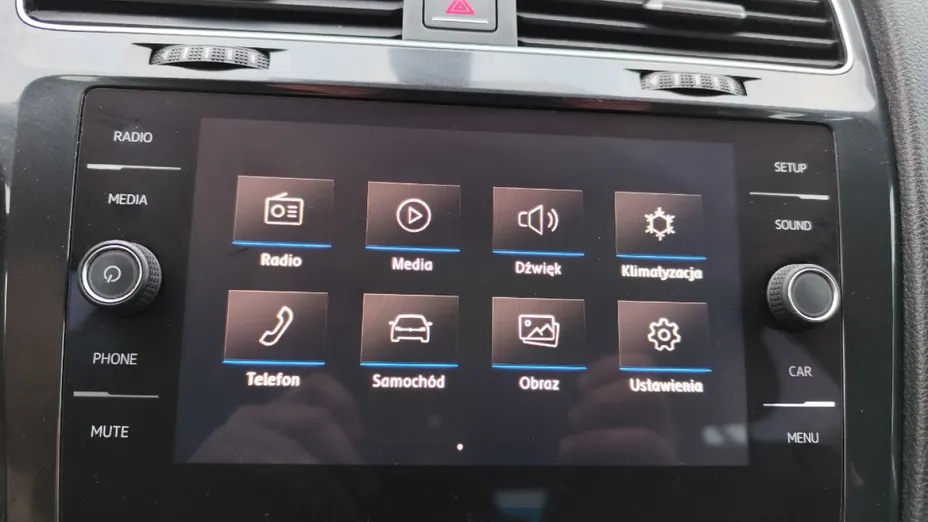 VOLKSWAGEN Golf -