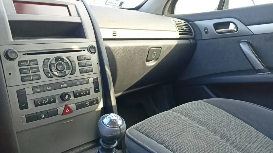 PEUGEOT 407 -