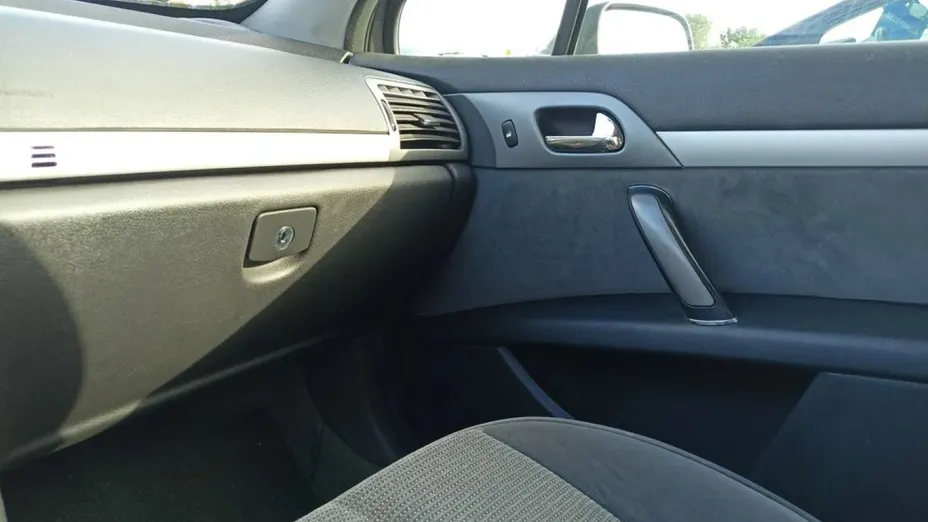 PEUGEOT 407 -