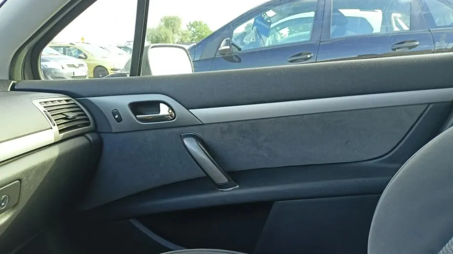 PEUGEOT 407 -