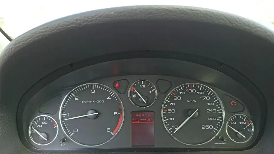 PEUGEOT 407 -