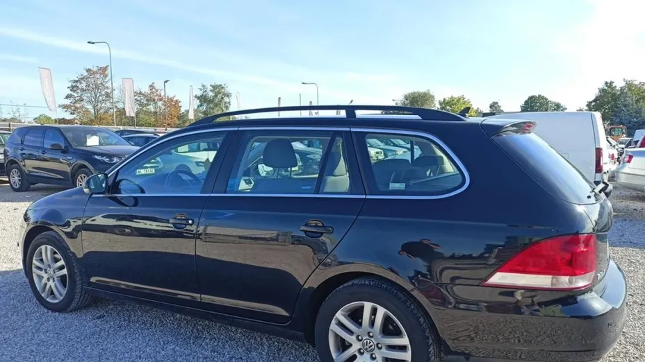 VOLKSWAGEN Golf -