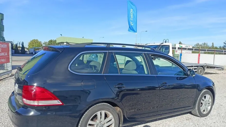 VOLKSWAGEN Golf -