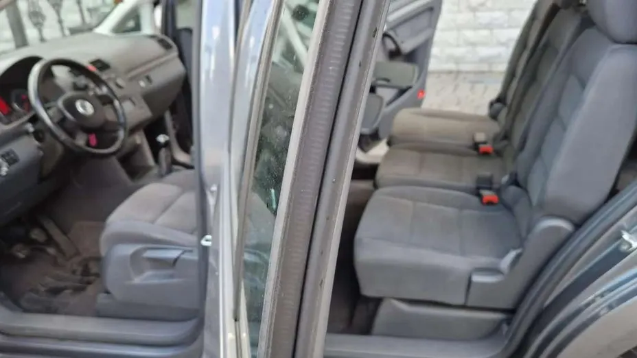 VOLKSWAGEN Touran -