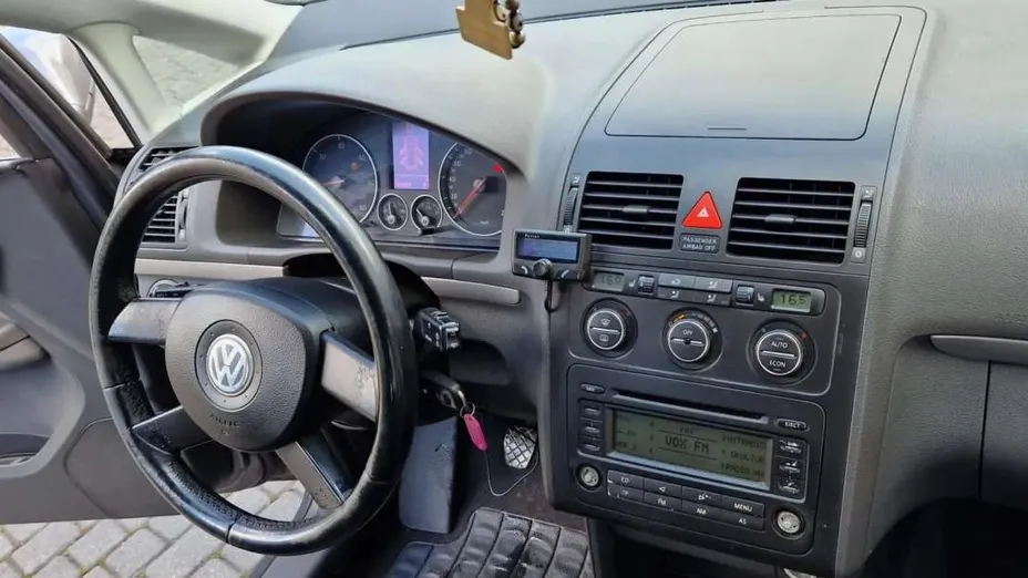 VOLKSWAGEN Touran -