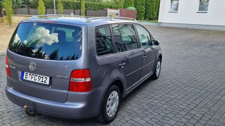 VOLKSWAGEN Touran -