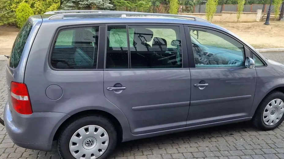 VOLKSWAGEN Touran -