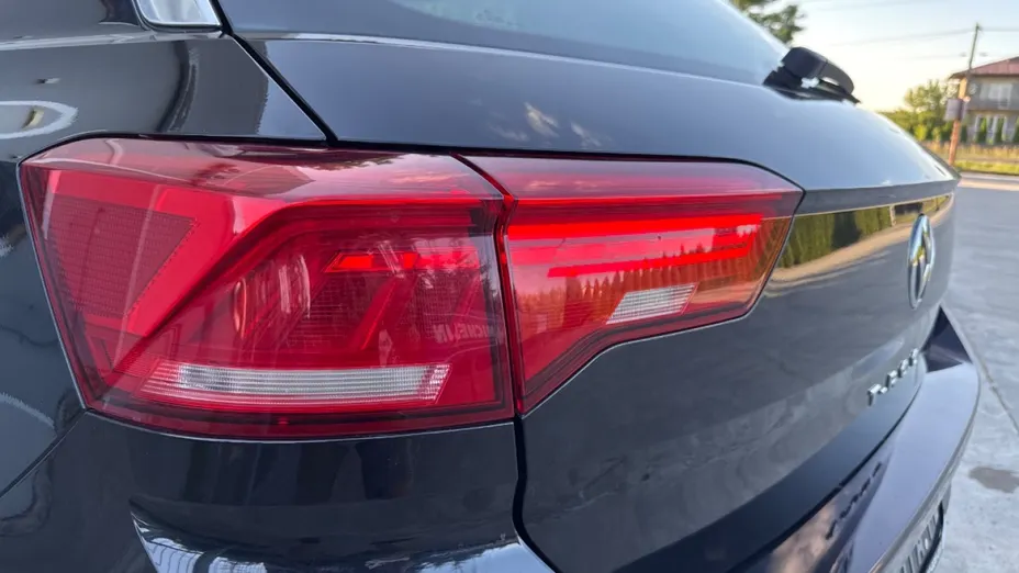 VOLKSWAGEN T-ROC -