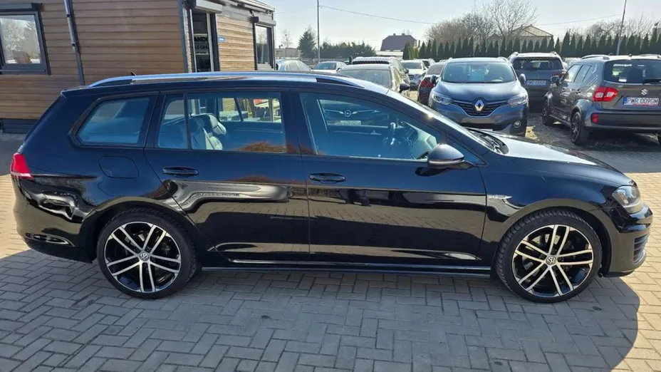 VOLKSWAGEN Golf -