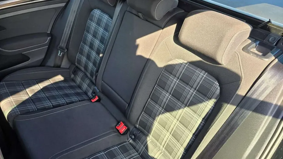 VOLKSWAGEN Golf -