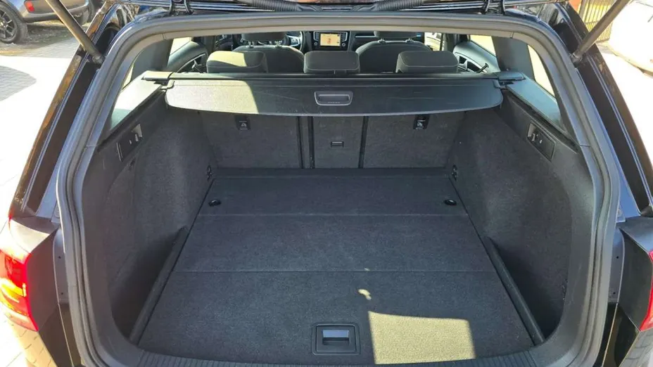 VOLKSWAGEN Golf -