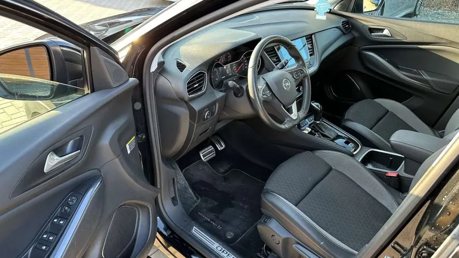 OPEL Grandland X -