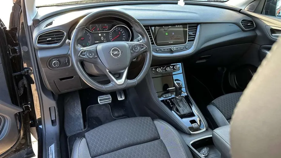 OPEL Grandland X -