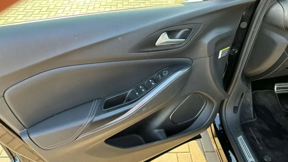 OPEL Grandland X -