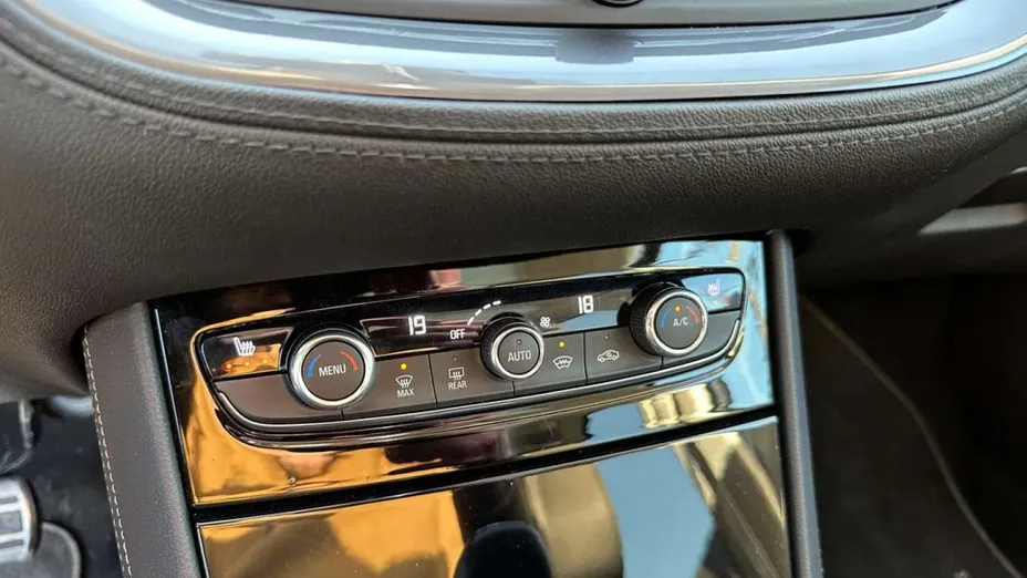 OPEL Grandland X -
