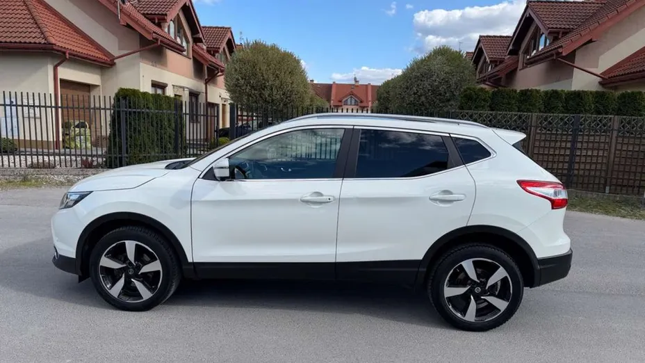 NISSAN Qashqai -
