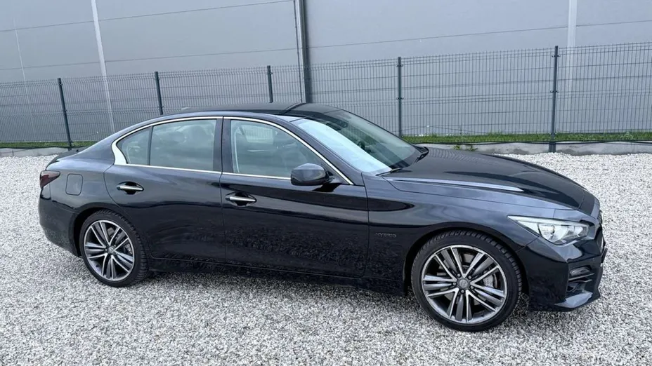 INFINITI Q50 -